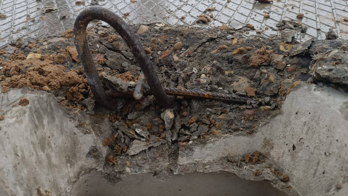 Последствия неправильной разгрузки плит дорожного покрытия